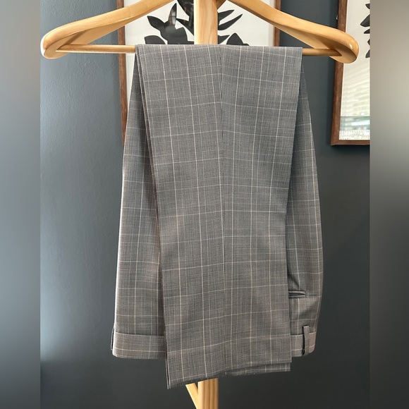 EUC Hemsworth Prince of Wales Light Gray Suit by Indochino - Picture 7 of 11